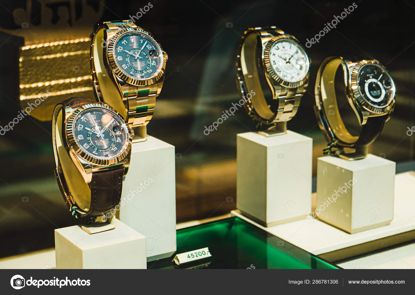 découvrez l'univers de rolex : une montre de luxe emblématique alliant distinction, élégance et précision inégalée pour sublimer votre poignet.