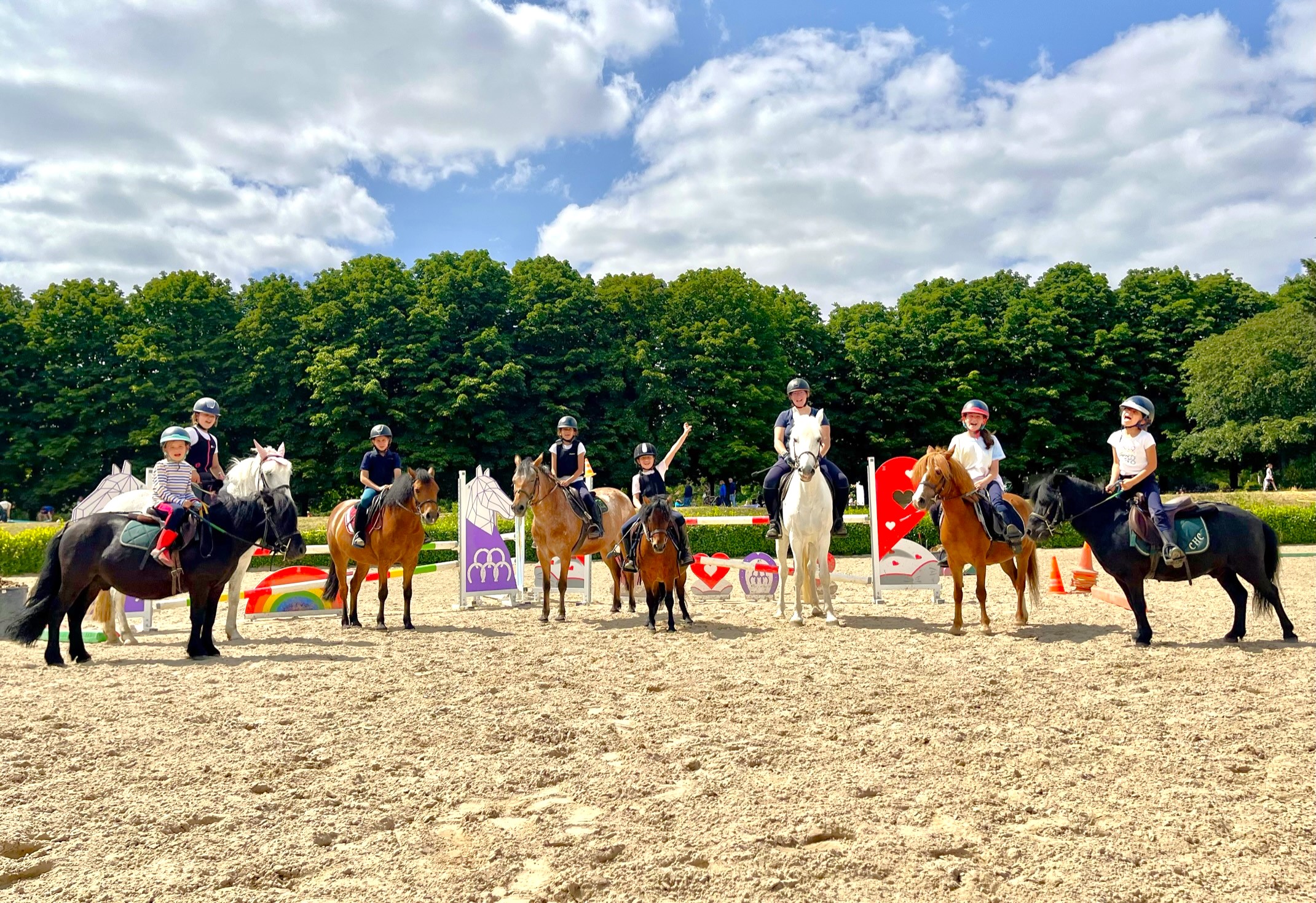 FRANCAISE D'ORGANISATION DE MATERIEL EQUESTRE ET SPORTIF - FORMES EQUESTRES - Le Chesnay-Rocquencourt