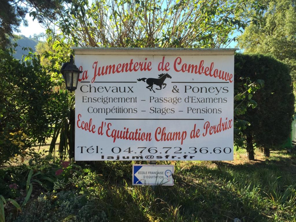 CLUB HIPPIQUE LA JUMENTERIE DE COMBELOUVE - Le Gua
