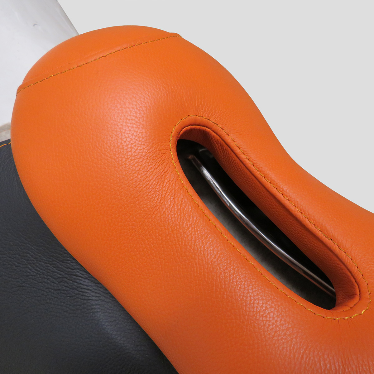 Cuir italien et anneau d etrivière inox de la selle Prima