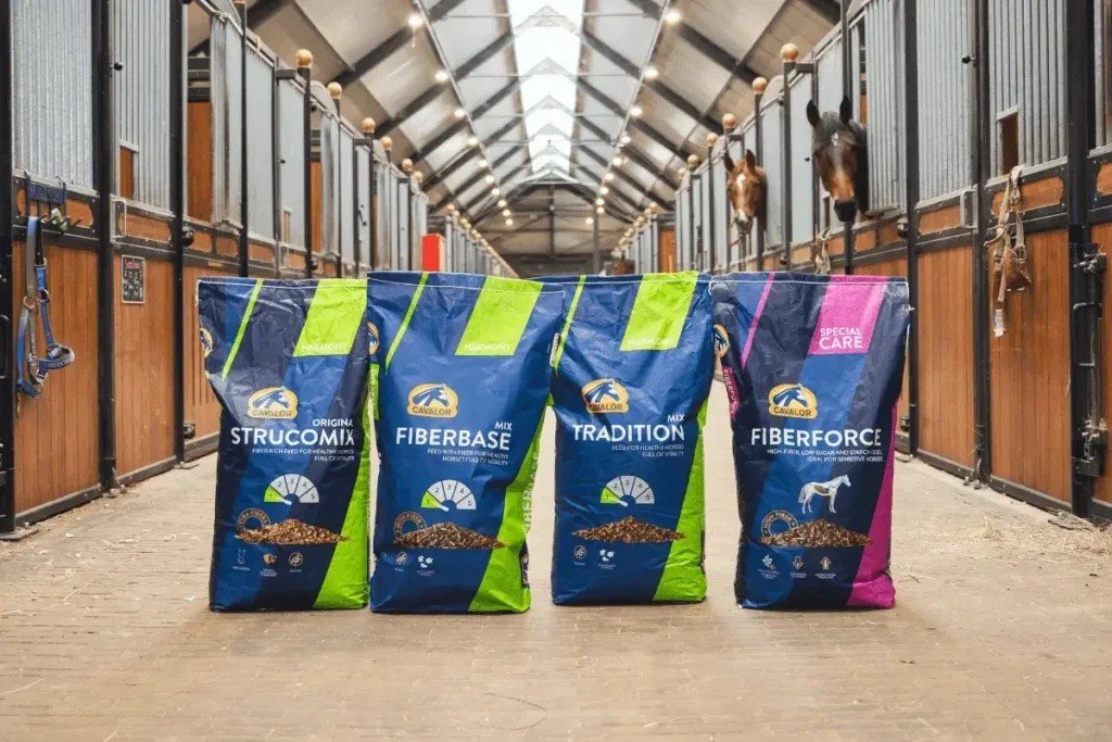 Quatre sacs d'aliments Cavalor