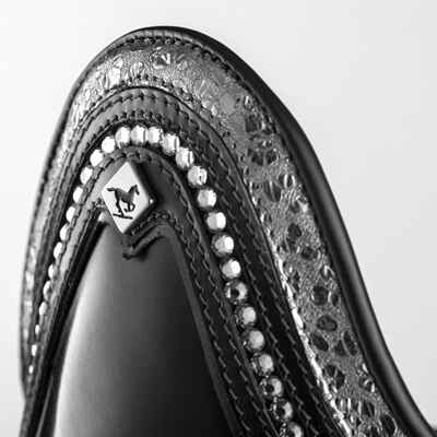 Detail cuir veau WRAT et semelle Vibram cousue d&rsquo;une botte De Niro